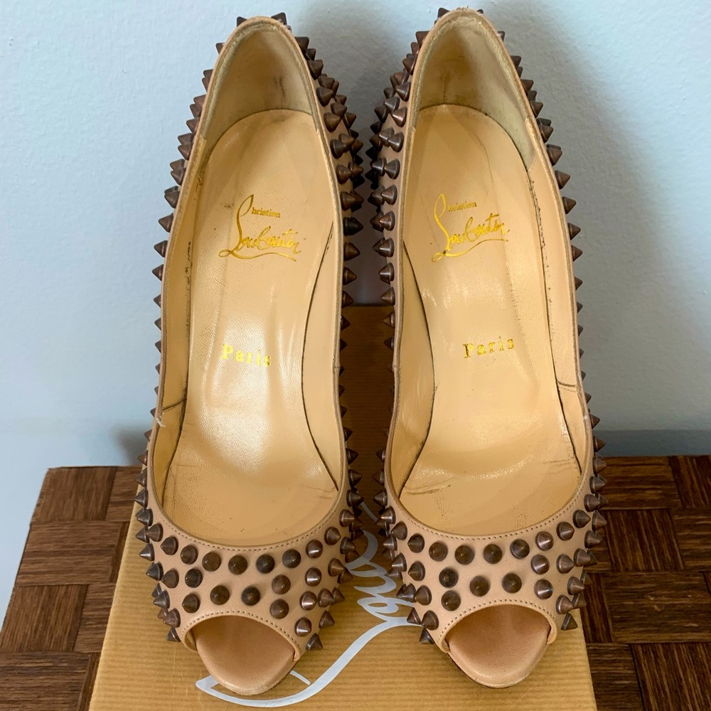 Christian Louboutin nude pumps